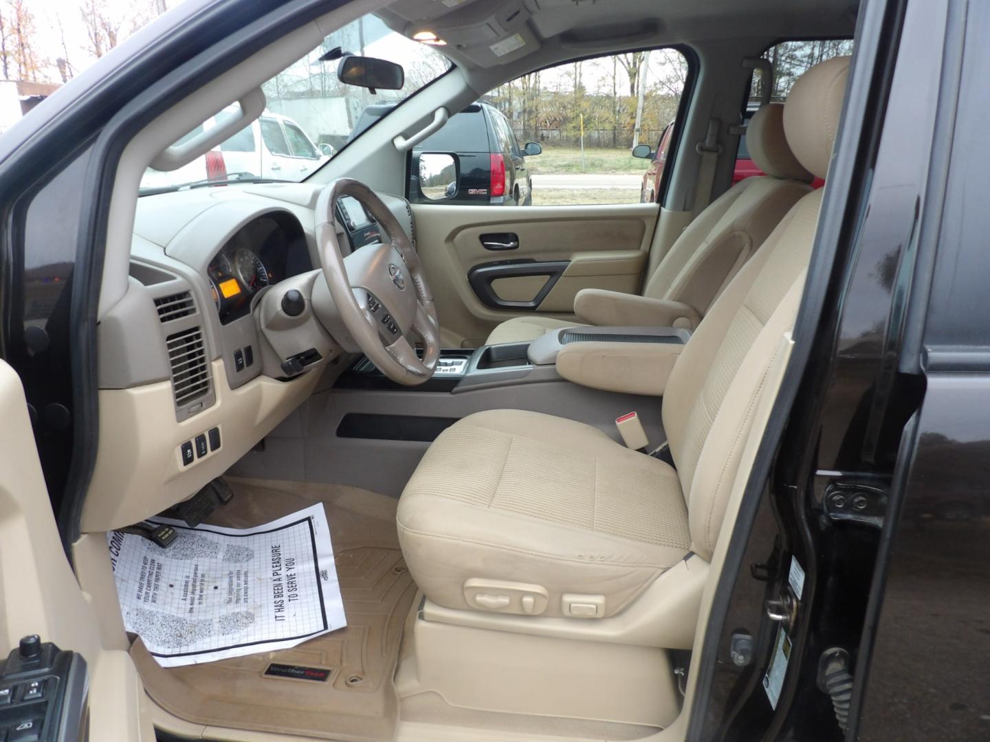 2015 Nissan Titan S Crew Cab 4WD (1N6BA0EC7FN) with an 5.6L V8 DOHC 32V FFV engine, 5-Speed Automatic transmission, located at 401 First NE, Bearden, AR, 71720, (870) 687-3414, 33.726528, -92.611519 - Photo#5